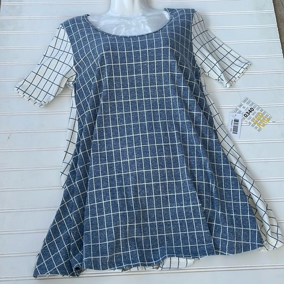 LulaRoe Contrasting Checkered Perfect T High Low Top - Picture 9 of 11